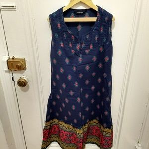 Light tunic with bold print